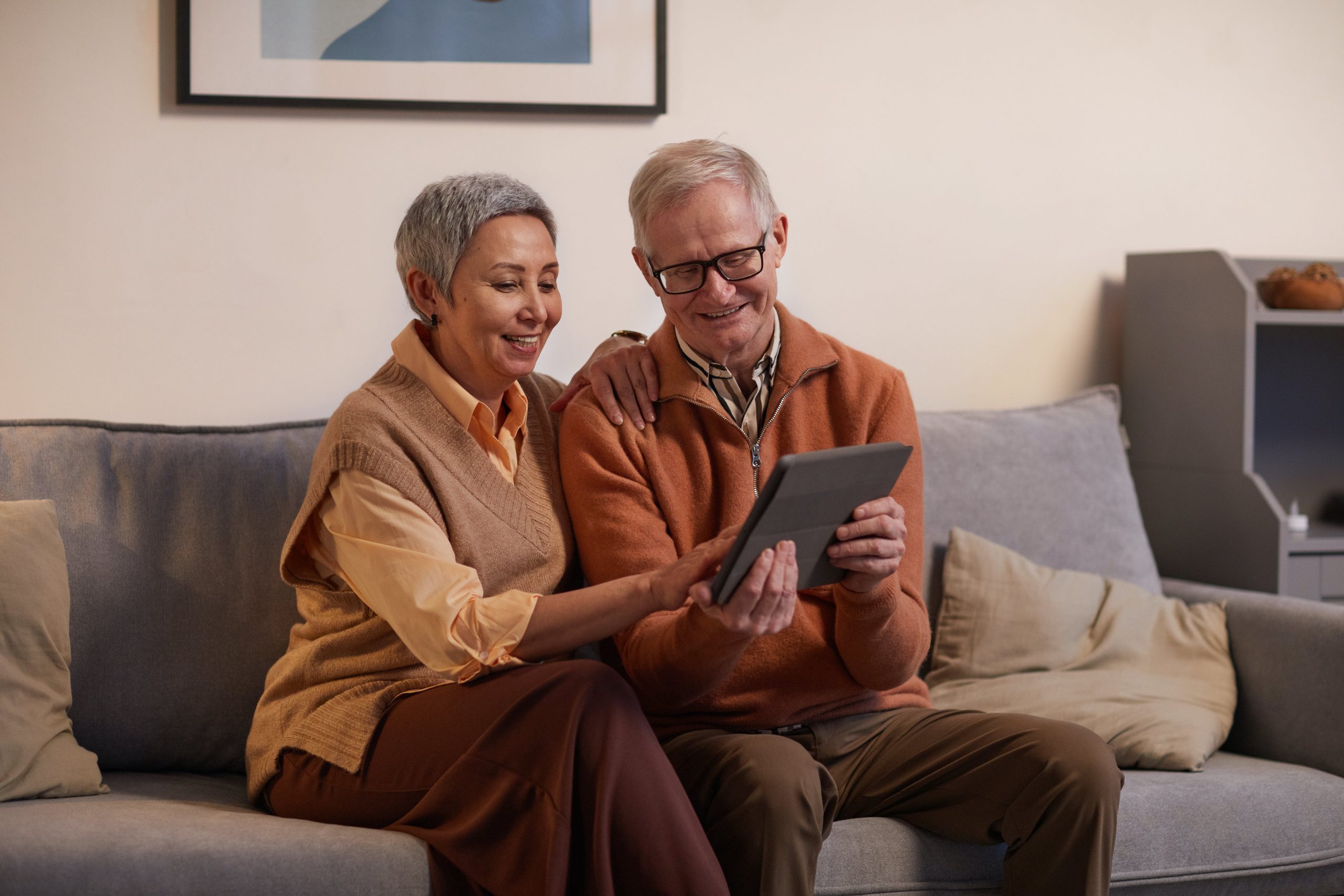 Couple de retraités cherchant à donner des actions ou des parts.