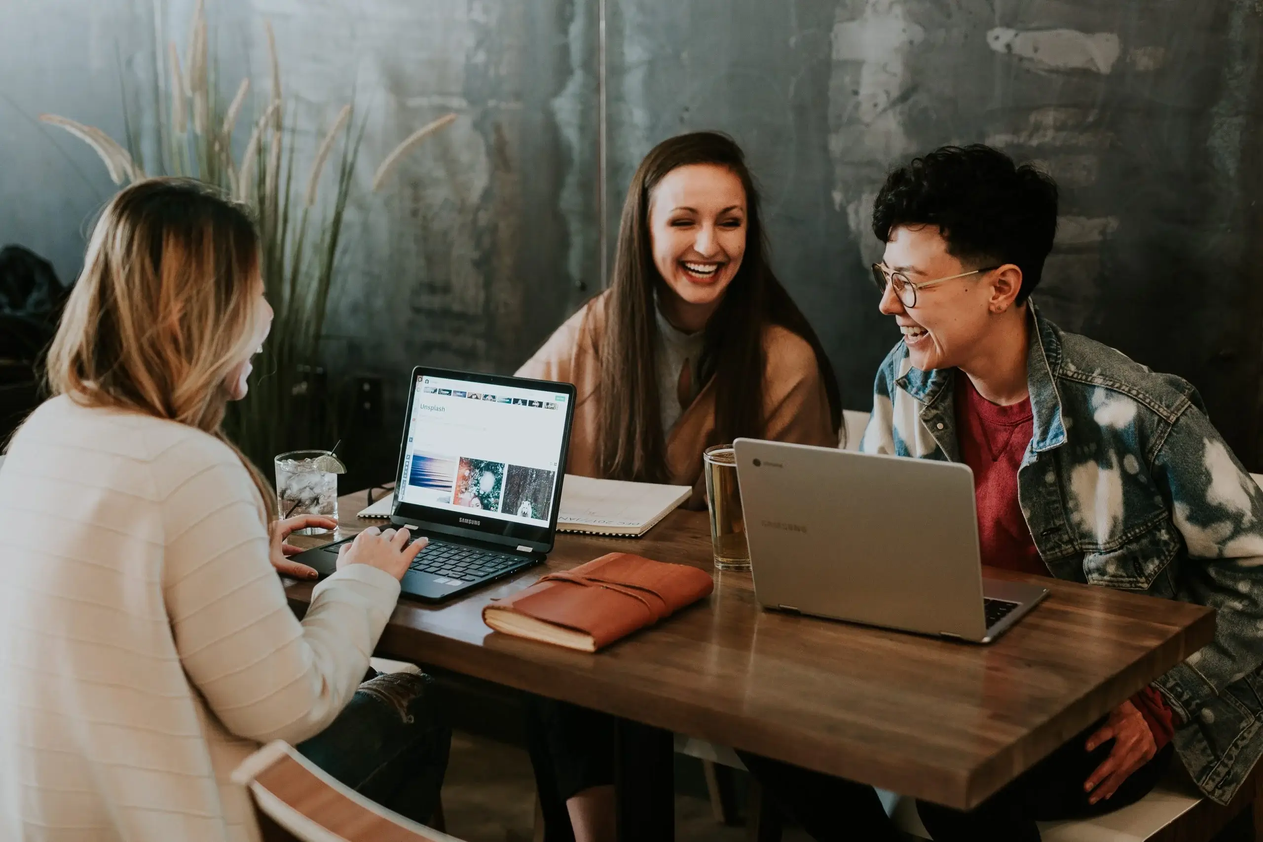 Young people exploring digital free resources for anxiety